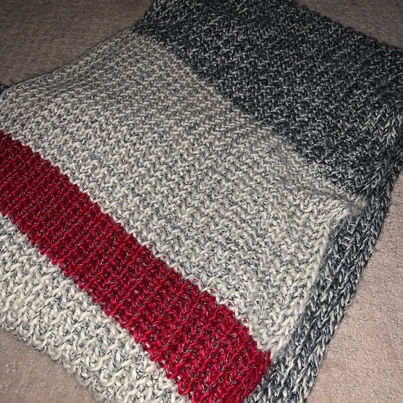 Roots Infinite Cabin Scarf! - Picture 2 of 3